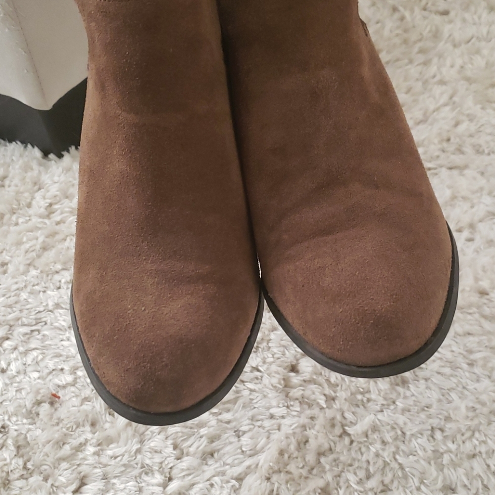 🍁Lucky Brad suede wedge booties 🍁 - Picture 6 of 10